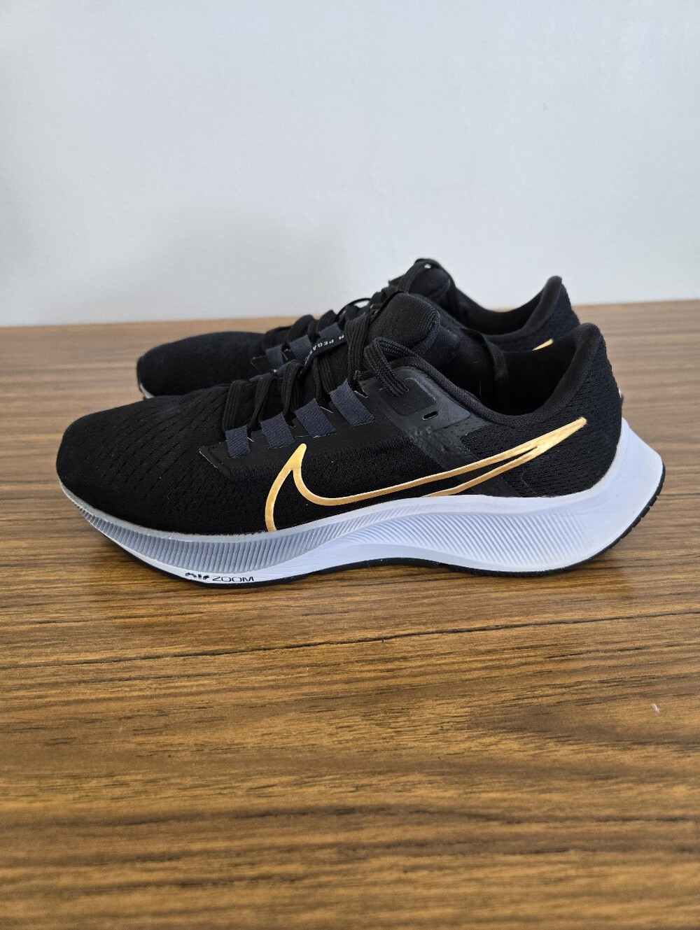 Nike Air Zoom Pegasus Womens 7.5 Black Running Shoes Gold Swoosh CW7358-004
